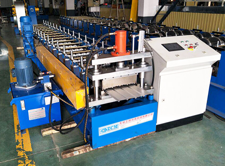 墻面板壓型機的特點及其組成部分【正創】